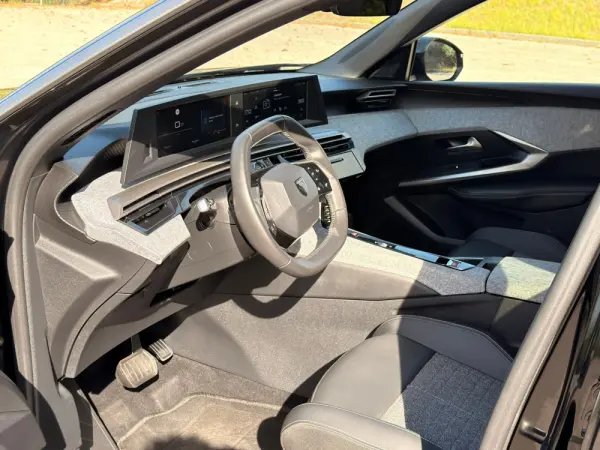 Peugeot 5008 1.2 Hybrid Allure e-DCS6 9