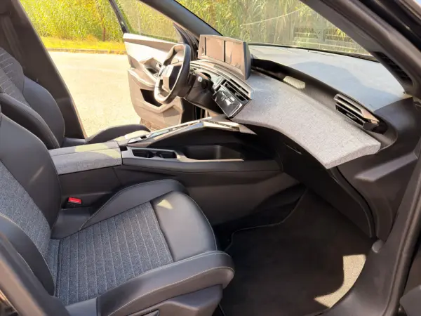 Peugeot 5008 1.2 Hybrid Allure e-DCS6 30