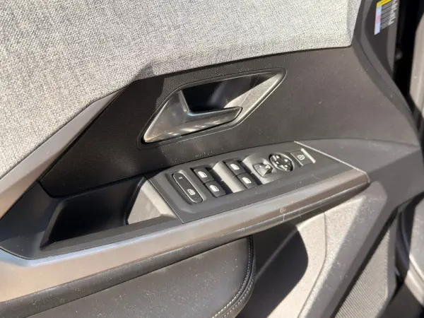 Peugeot 5008 1.2 Hybrid Allure e-DCS6 10