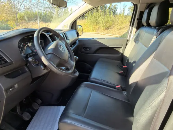 Opel Vivaro 1.5 CDTi L2H1 Essentia 9