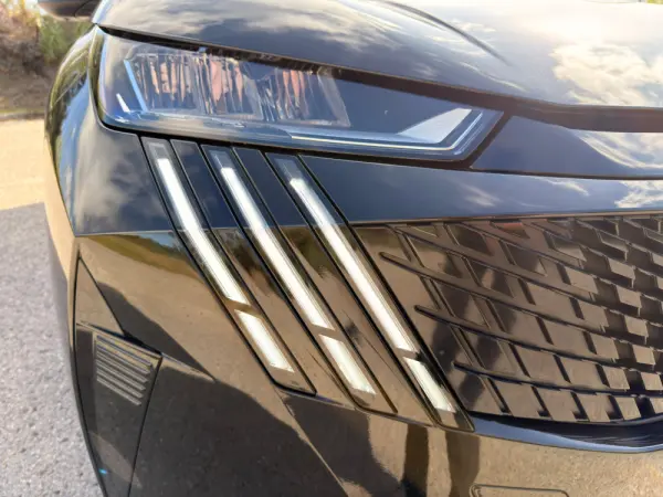 Peugeot 5008 1.2 Hybrid Allure e-DCS6 31