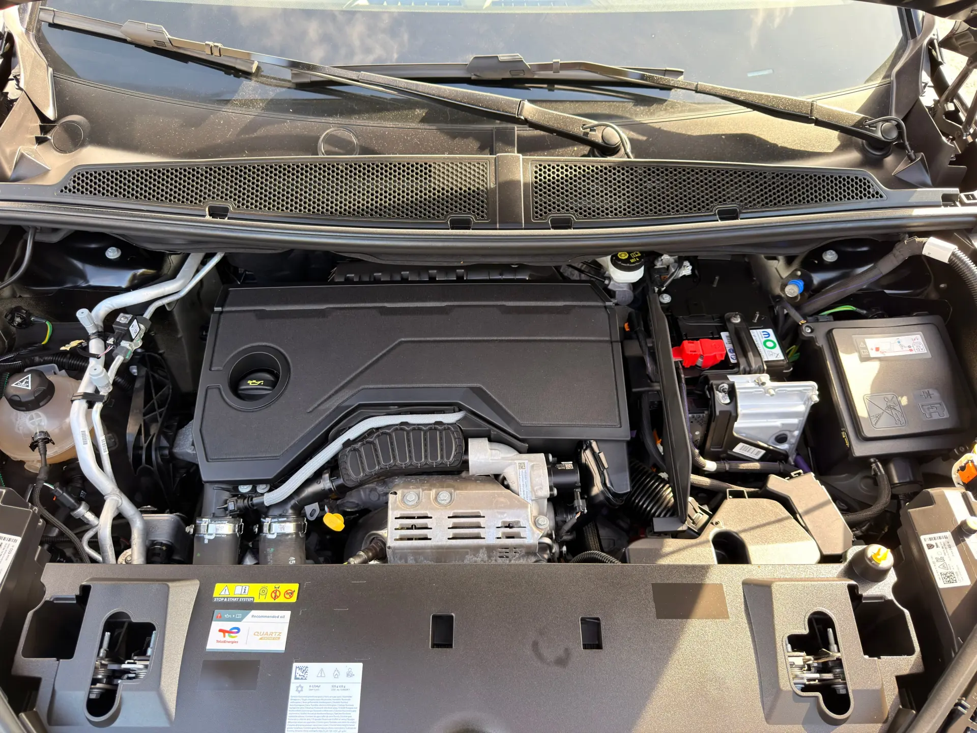 Peugeot 5008 1.2 Hybrid Allure e-DCS6 34