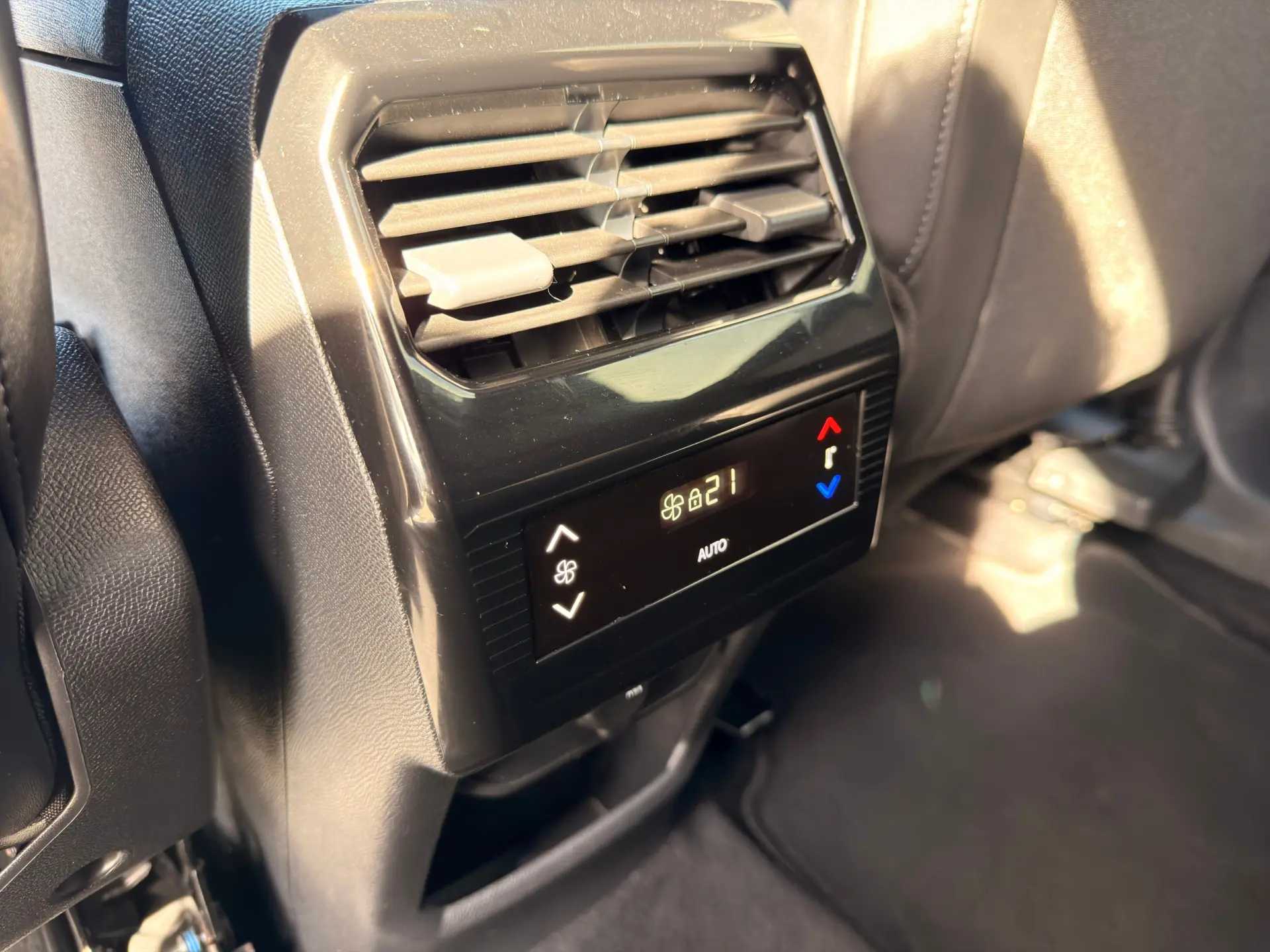 Peugeot 5008 1.2 Hybrid Allure e-DCS6 23