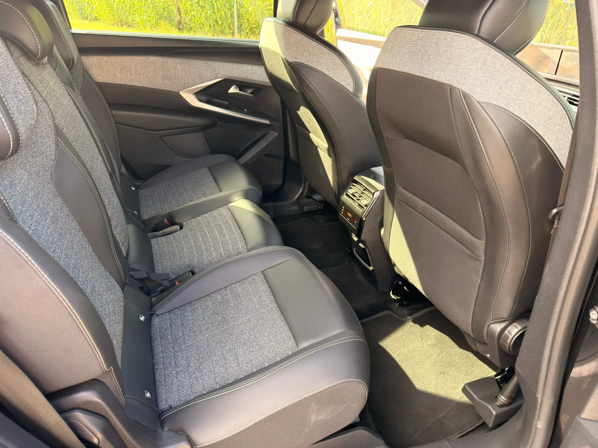 Peugeot 5008 1.2 Hybrid Allure e-DCS6 29