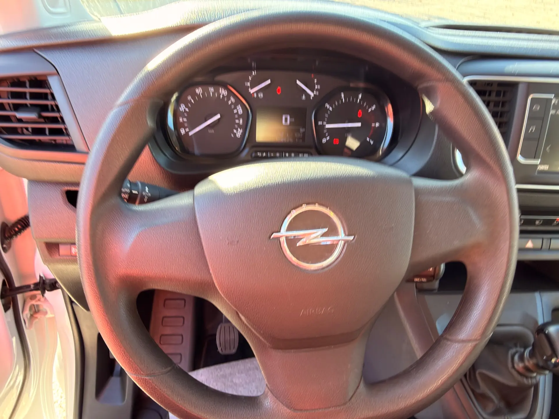 Opel Vivaro 1.5 CDTi L2H1 Essentia 12