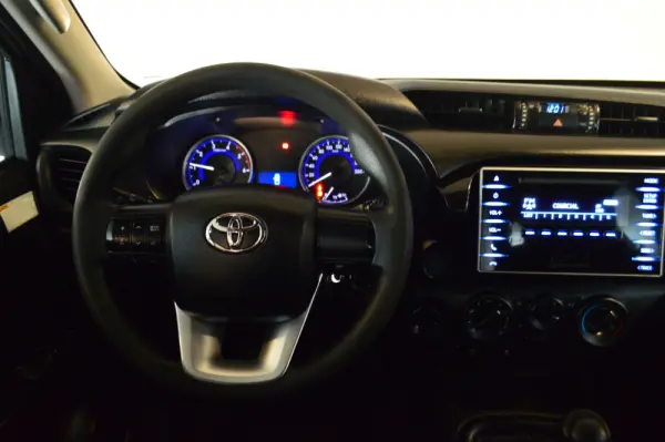 Toyota Hilux 2.4 D-4D 4WD CE CM 6
