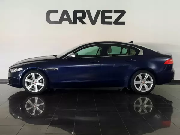 Jaguar XE 2.0 D Prestige Aut. 3