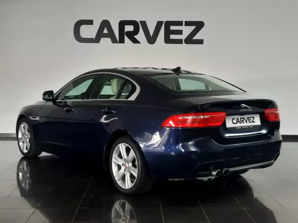 Jaguar XE 2.0 D Prestige Aut. 4