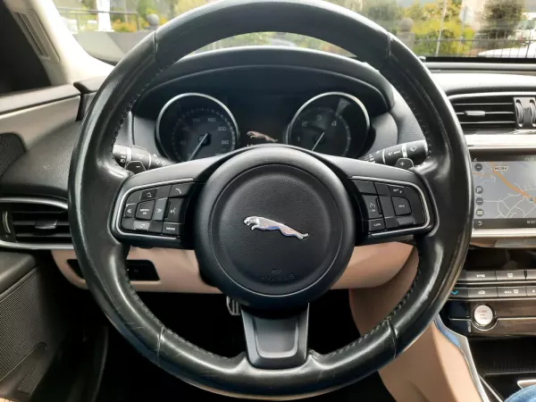 Jaguar XE 2.0 D Prestige Aut. 8