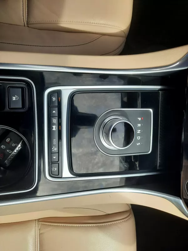 Jaguar XE 2.0 D Prestige Aut. 12
