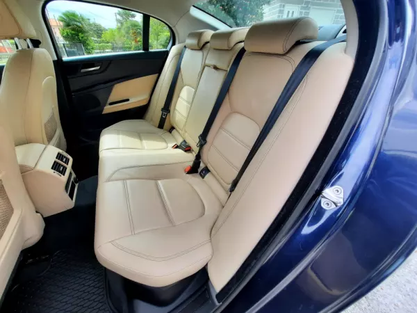 Jaguar XE 2.0 D Prestige Aut. 14