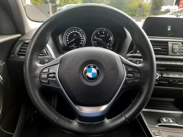 BMW 118 d Aut. 11