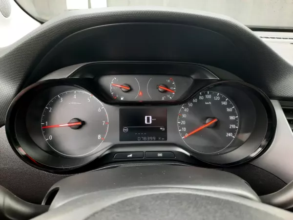 Opel Crossland X 1.2 Business Edition 8