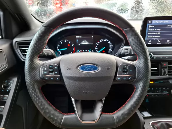Ford Focus 1.0 EcoBoost MHEV ST-Line 10