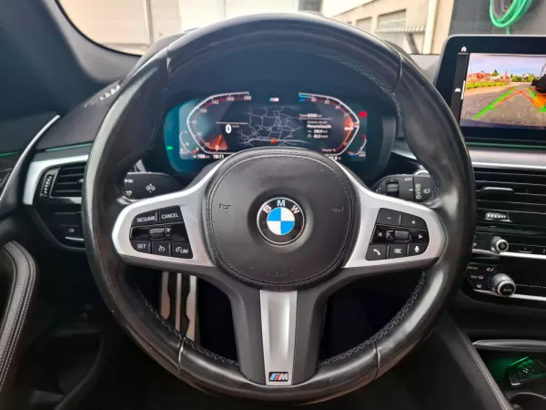 BMW 520 d Pack M Auto 10