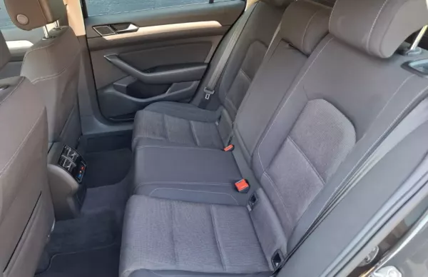 Volkswagen Passat Variant 1.6 TDi Confortline DSG 9