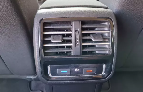 Volkswagen Passat Variant 1.6 TDi Confortline DSG 19