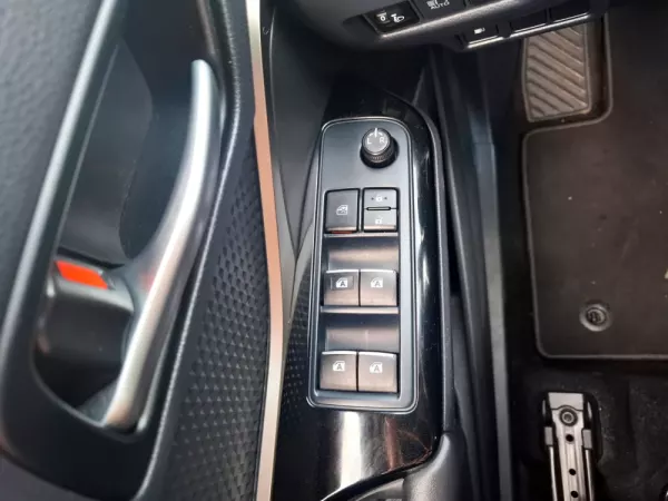 Toyota C-HR 1.8 Hybrid Square Collection 6