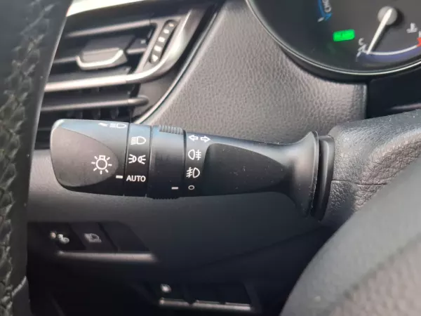 Toyota C-HR 1.8 Hybrid Square Collection 8
