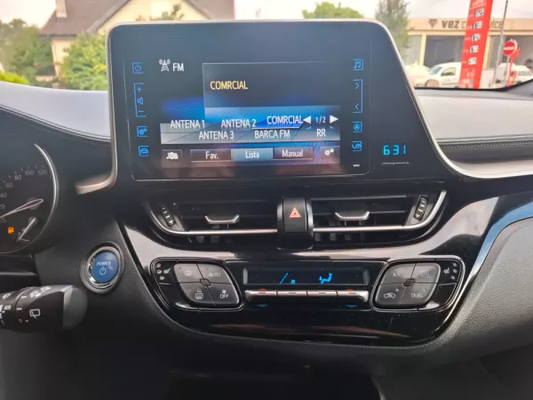 Toyota C-HR 1.8 Hybrid Square Collection 12