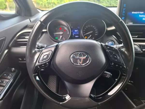 Toyota C-HR 1.8 Hybrid Square Collection 11