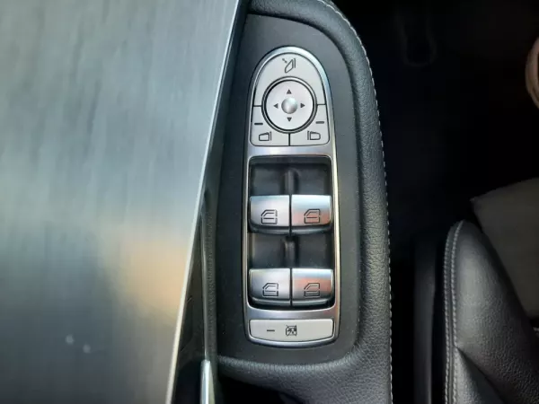 Mercedes-Benz C 300 de AMG Line 6