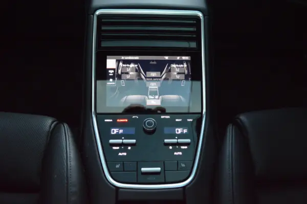 Porsche Panamera Sport Turismo Turbo S E-Hybrid 21