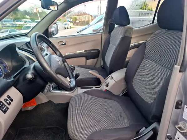 Mitsubishi L200 2.5 DI-D CD Intense 4WD 11