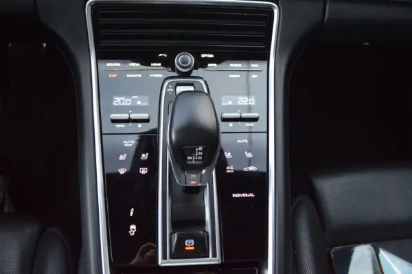 Porsche Panamera Sport Turismo Turbo S E-Hybrid 20