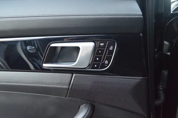 Porsche Panamera Sport Turismo Turbo S E-Hybrid 14