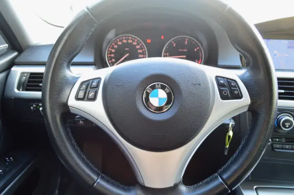 BMW 320 d Auto 12
