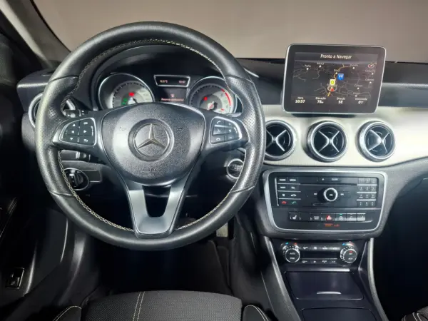 Mercedes-Benz GLA 200 d Aut. 15