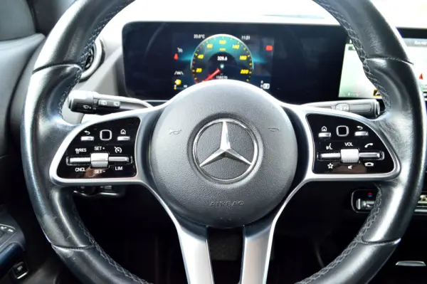 Mercedes-Benz GLA 200 d Urban Aut. 10
