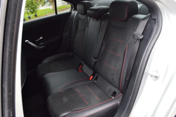 Mercedes-Benz A 180 Limousine d AMG Line Aut. 17
