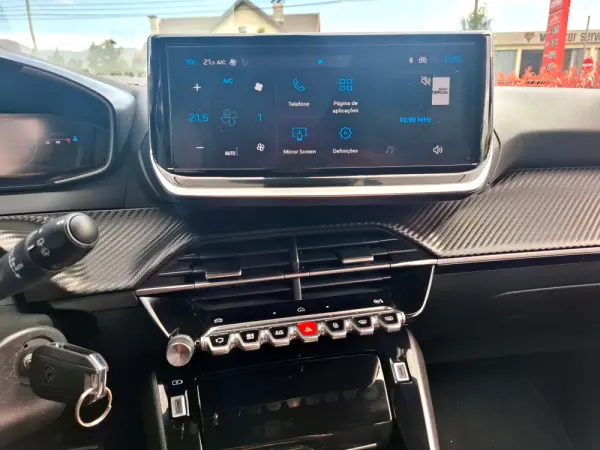 Peugeot 2008 1.2 Hybrid Allure e-DCS6 9