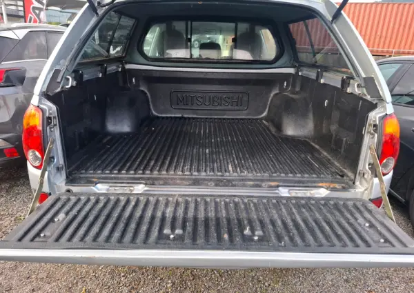 Mitsubishi L200 2.5 DI-D CD Intense 4WD 6