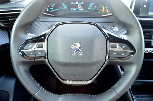 Peugeot e-2008 50 kWh Active 8