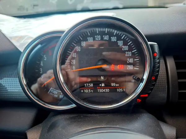 MINI 5 Portas Cooper D 8