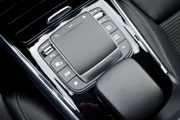 Mercedes-Benz GLA 200 d Urban Aut. 14