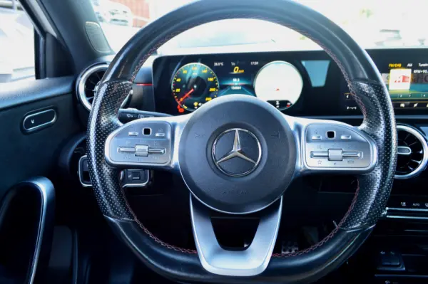 Mercedes-Benz A 180 d AMG Line 10