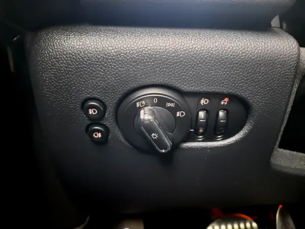MINI 5 Portas Cooper D Aut. 10