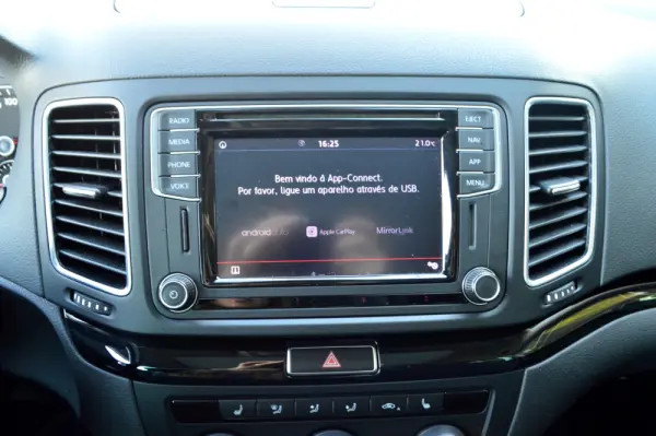 Volkswagen Sharan 2.0 TDI Highline DSG 13