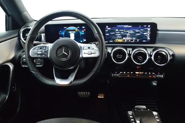 Mercedes-Benz A 180 Limousine d AMG Line Aut. 15