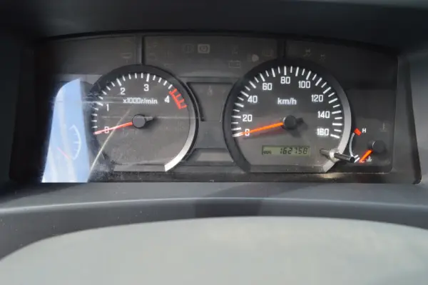 Isuzu NLR 35 10