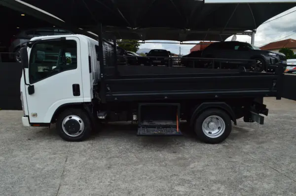 Isuzu NLR 35 4