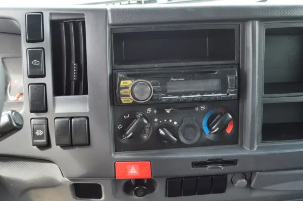 Isuzu NLR 35 11