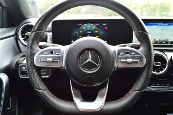 Mercedes-Benz A 180 Limousine d AMG Line Aut. 11