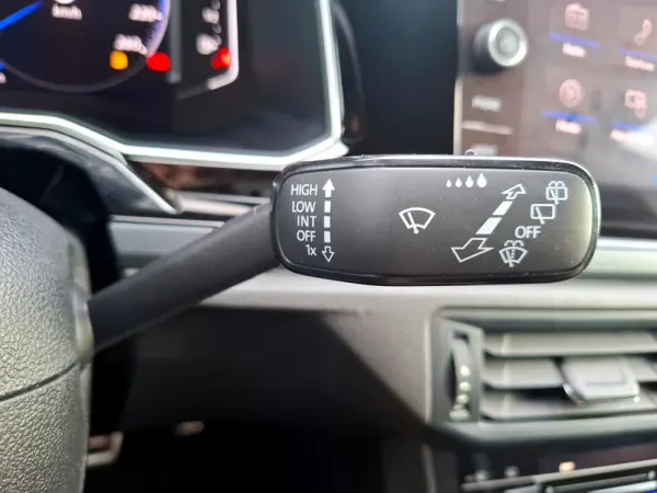 Volkswagen Taigo 1.0 TSI R-Line DSG 10