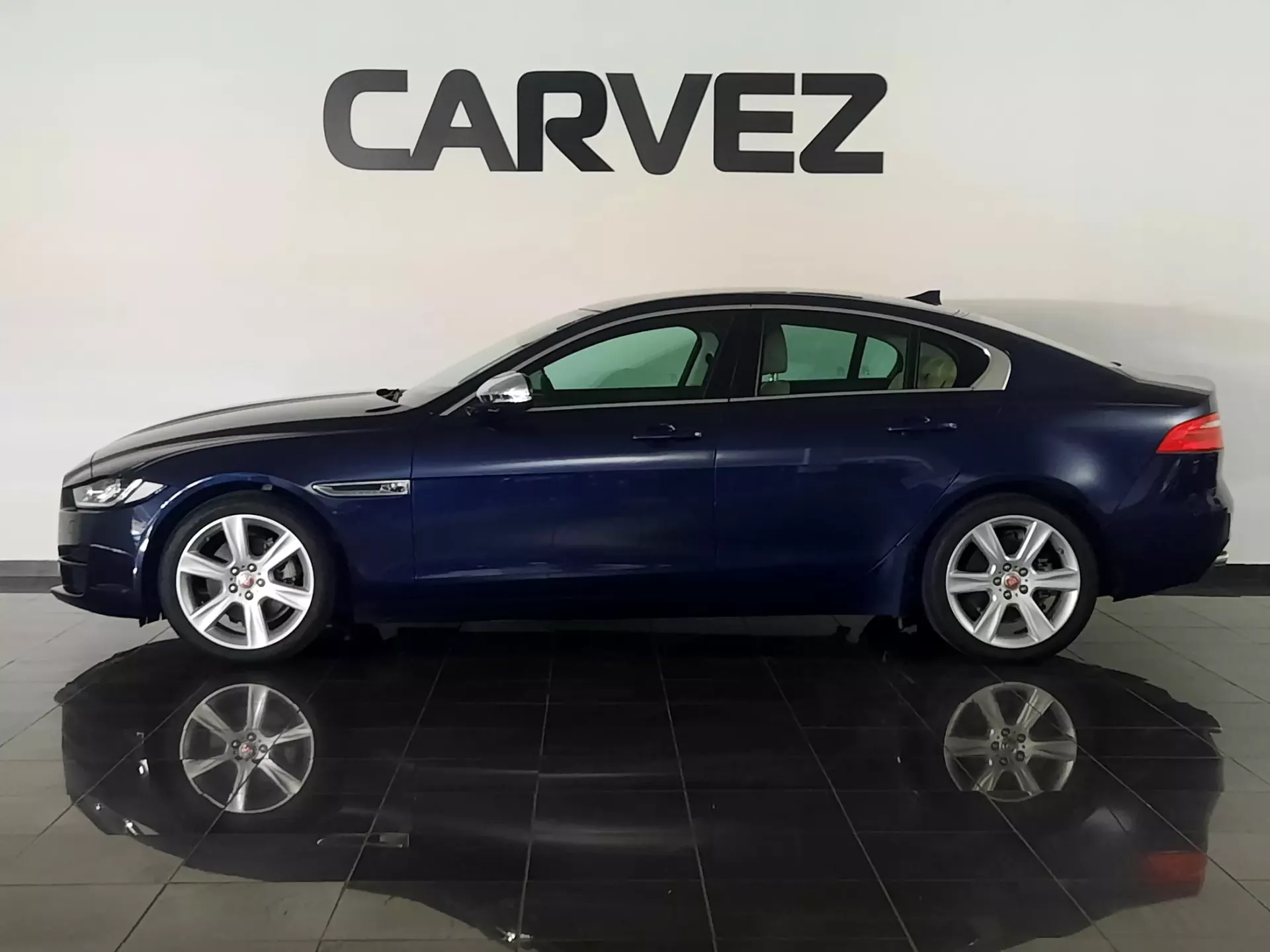 Jaguar XE 2.0 D Prestige Aut. 3