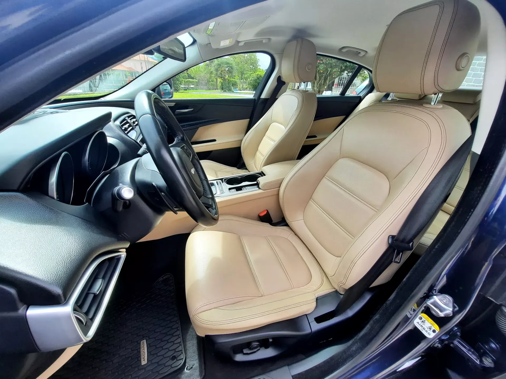 Jaguar XE 2.0 D Prestige Aut. 13